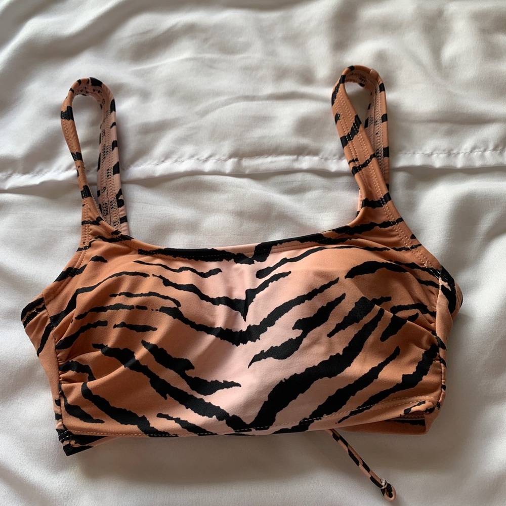 NWOT animal print bikini top